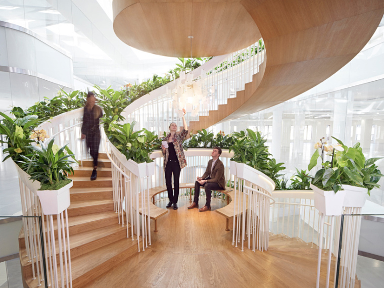 混凝土结构设计原理楼梯设计资料下载-英国伦敦动态感螺旋楼梯
