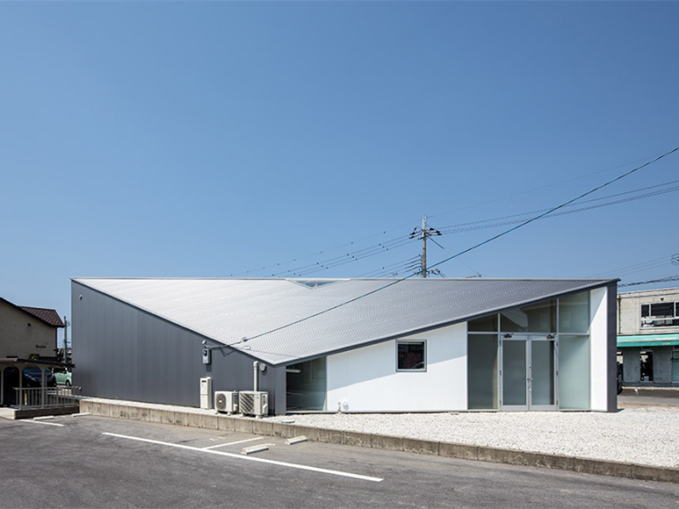 坡屋顶住宅方案资料下载-日本坡屋顶住宅