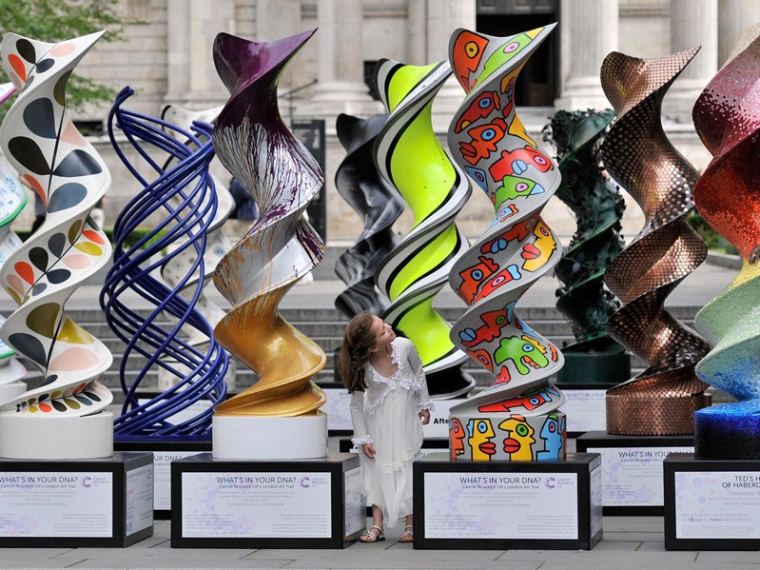 伦敦3d模型资料下载-英国伦敦DNA雕塑