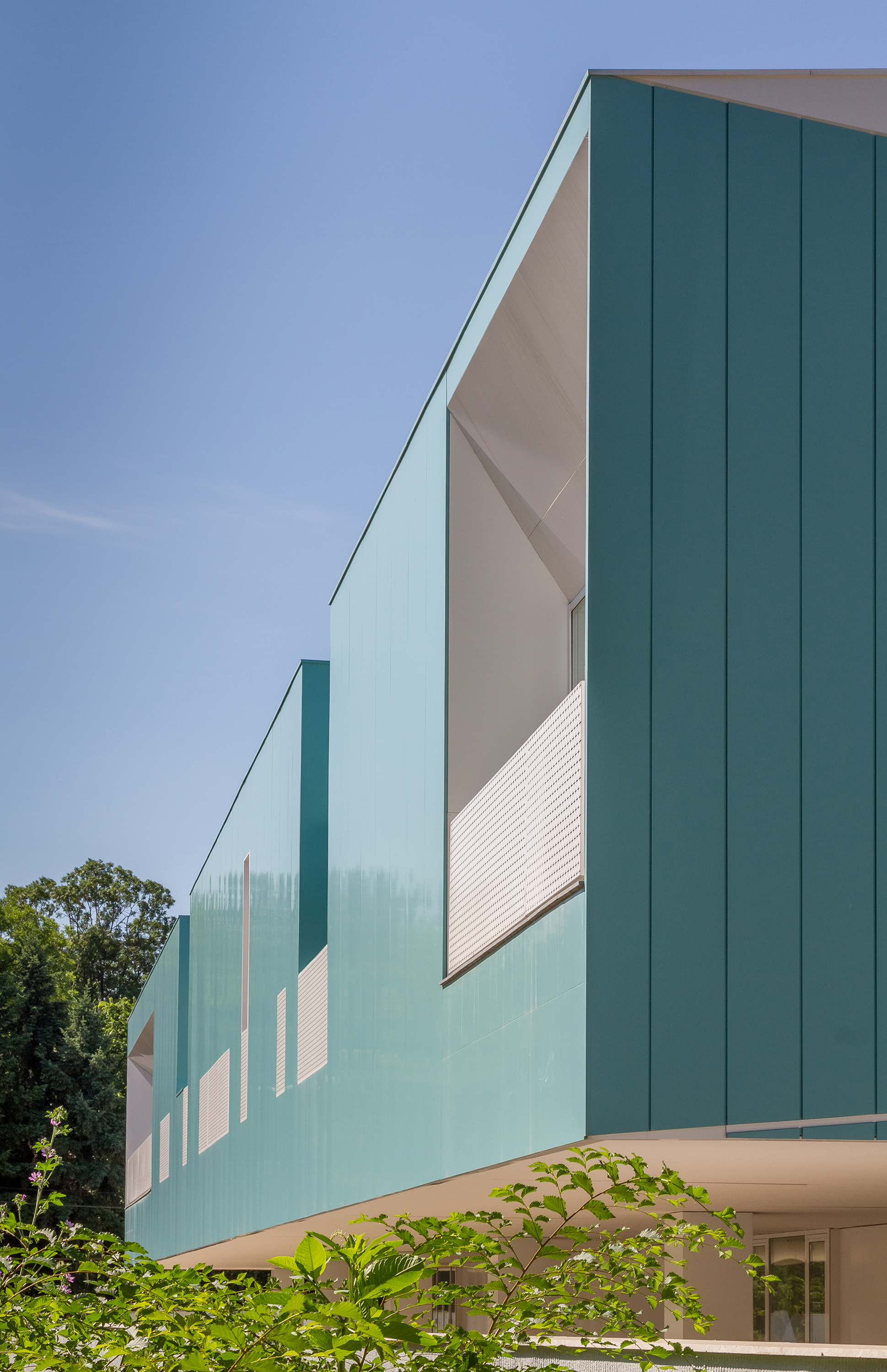 布加勒斯特蓝绿色建筑外部局部实-布加勒斯特蓝绿色建筑第10张图片
