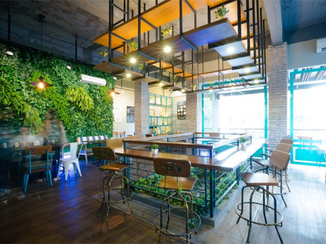 五星酒店早餐厅设计资料下载-印尼Communal咖啡吧兼餐厅