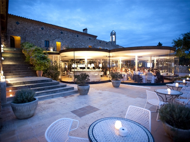 莫卡多露台餐厅位置资料下载-意大利古堡酒店露台餐厅