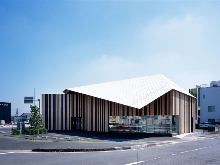 折角屋顶建筑资料下载-日本屋顶下的动物医院