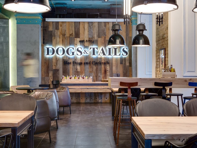 小型咖啡馆平面图设计图资料下载-乌克兰Dogs&Tails酒吧咖啡馆