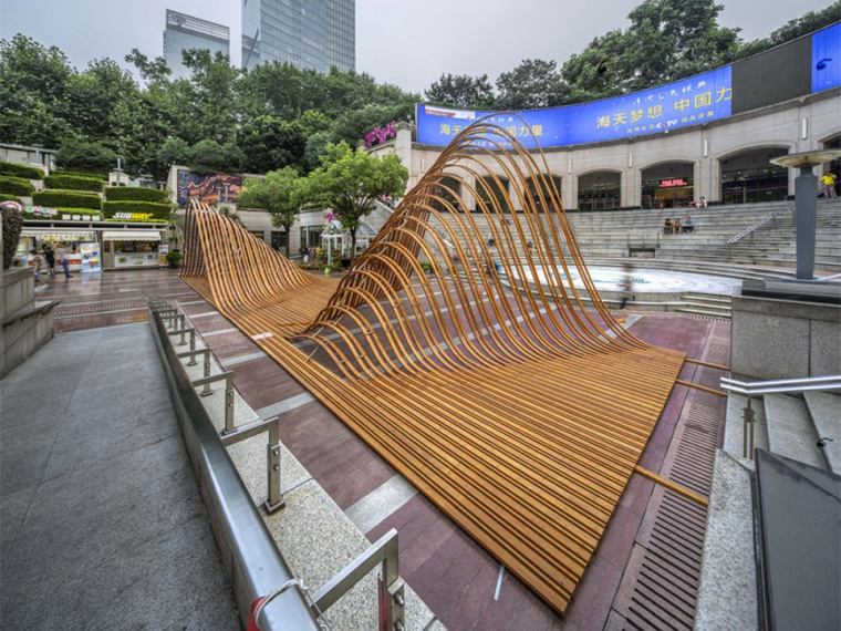 空间公共艺术资料下载-上海广场上的韧山水公共艺术