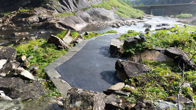 挪威Skjervsfossen峡谷石道