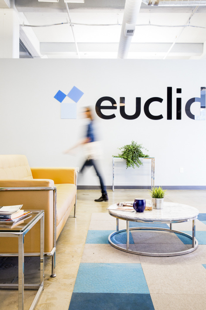 墙纸办公室资料下载-Euclid明亮而又纯朴的办公室