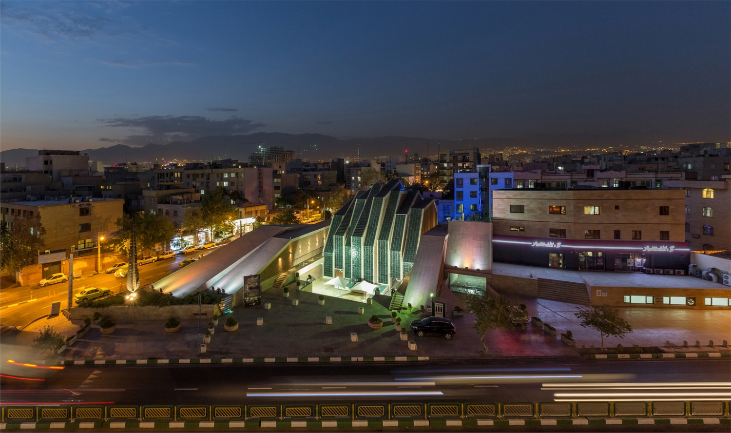 伊朗imam reza綜合體外部夜景實景圖