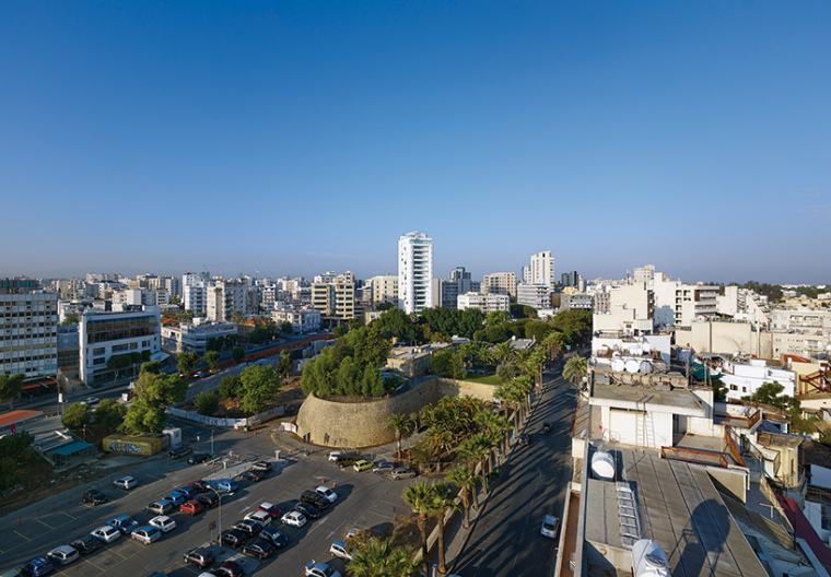 六层居民住宅资料下载-塞浦路斯绿色大楼