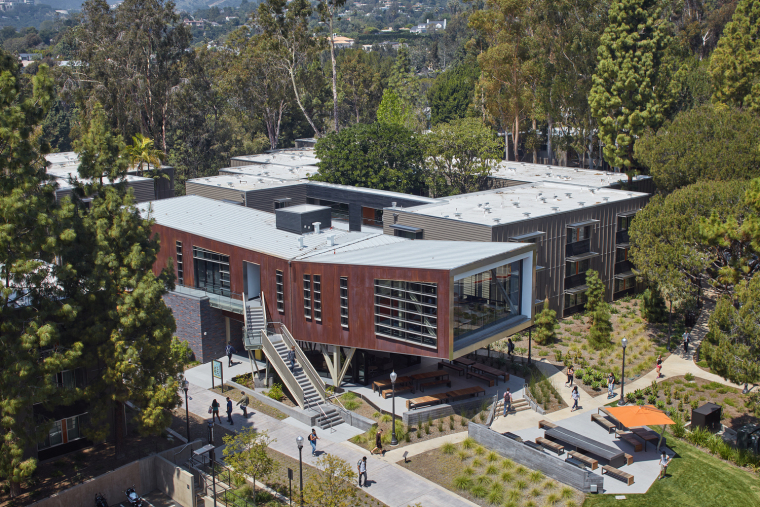 建筑设计大学活动中心资料下载-加州大学洛杉矶分校撒克逊学生活动中心