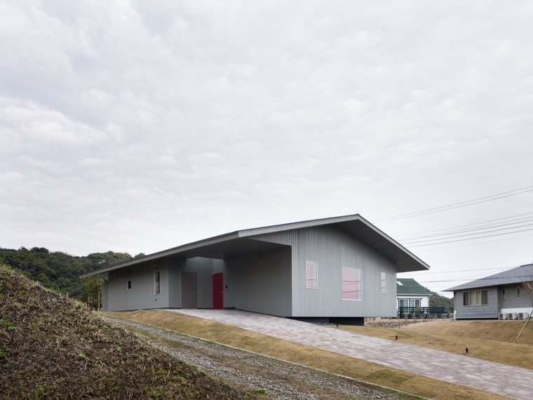 日本车库住宅资料下载-日本胜浦市茜红住宅