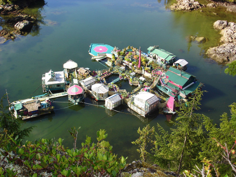 西温哥华水上运动中心资料下载-温哥华湾水上住宅