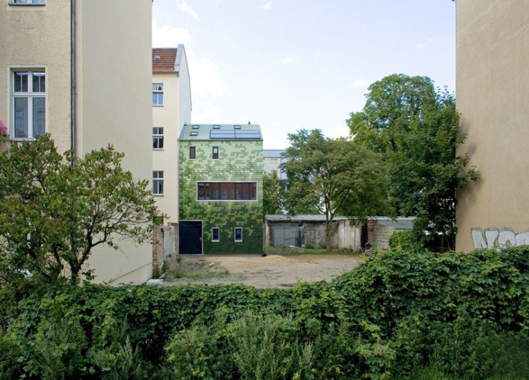 德国绿色瓷砖立面住宅外部实景图-德国绿色瓷砖立面住宅第2张图片