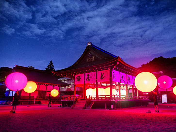 艺术水晶森林装置资料下载-日本贺茂御祖神社灯光艺术装置
