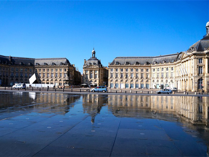法国巴黎波尔多品酒屋资料下载-法国波尔多水镜广场