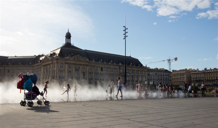 法国波尔多水镜广场外部实景图-法国波尔多水镜广场第3张图片