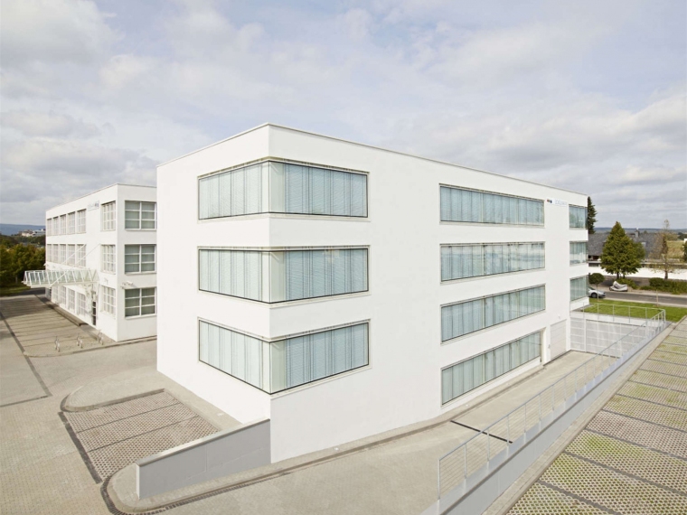 办公室建设图纸资料下载-德国威斯巴登办公室和生产大楼