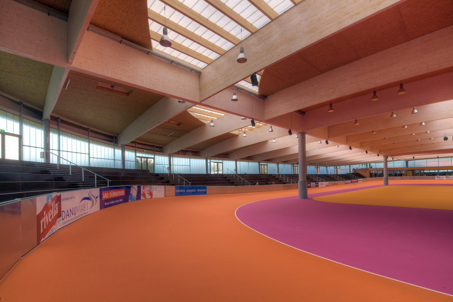 德国盖辛根竞速滑冰运动场内部实-德国盖辛根竞速滑冰运动场第7张图片