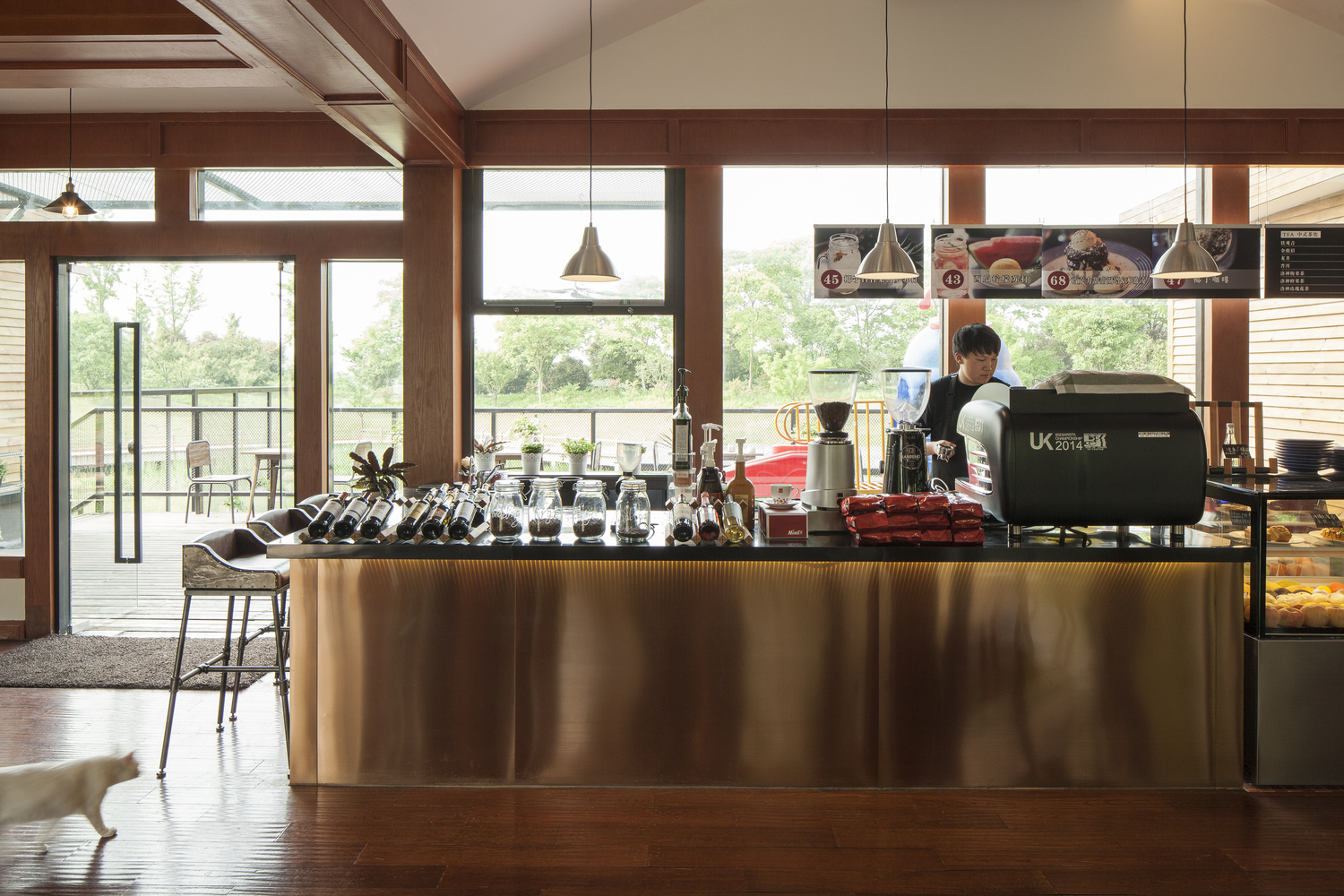 上海铭氏湖畔咖啡馆内部实景图-上海铭氏湖畔咖啡馆第11张图片