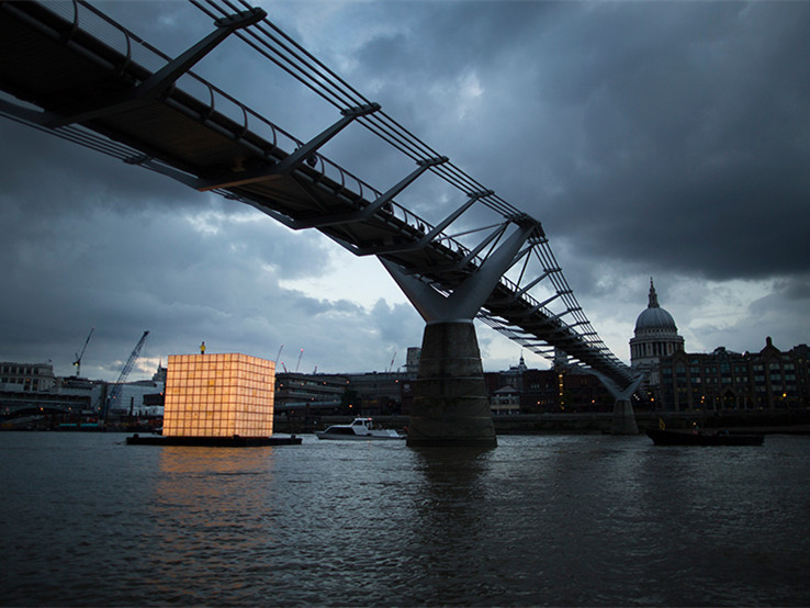 伦敦千禧桥资料下载-英国泰晤士河漂浮装置