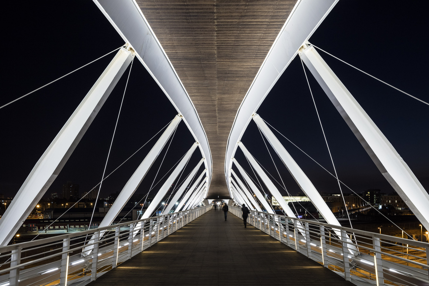 以色列高科技园区步行桥