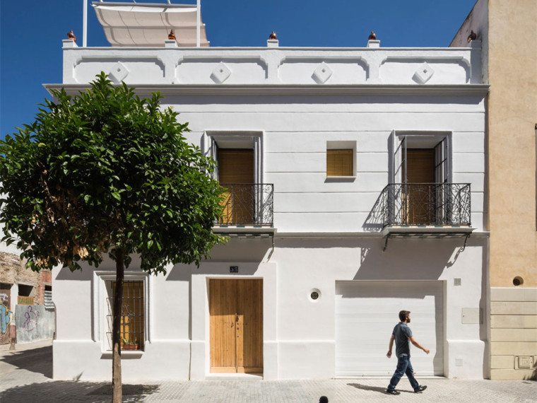 砖墙背景墙资料下载-西班牙Conde de Torrejon街住宅翻新