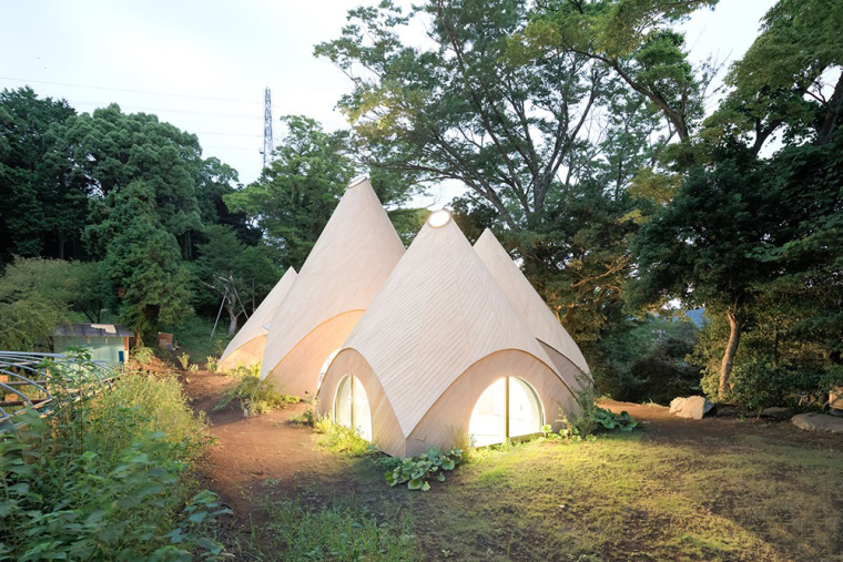 日本帐篷状建筑外部夜景实景图-日本帐篷状建筑第9张图片