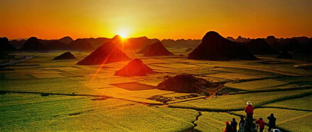 云南罗平金鸡峰丛景观