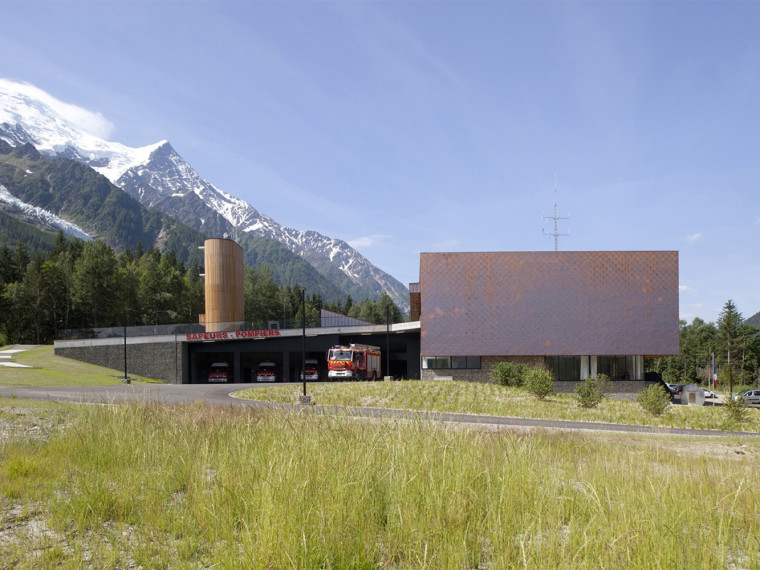 工业区消防站建筑设计资料下载-法国勃朗峰山谷消防站