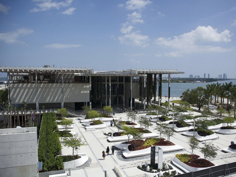 美国达拉斯艺术博物馆广场资料下载-美国迈阿密骑士广场