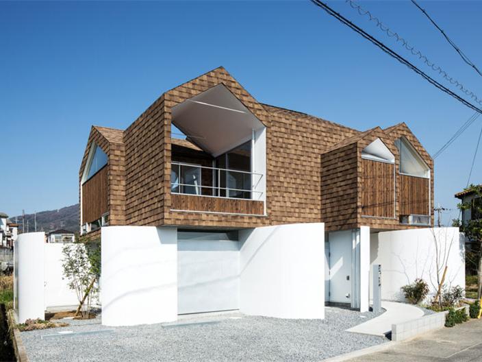 农村二层住宅设计资料下载-日本乡村半柱座木板覆层住宅