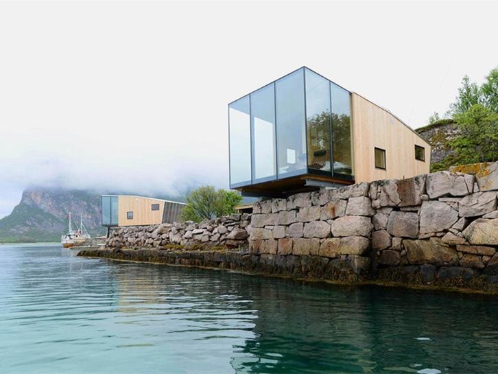 张家口村儿里的互动小屋资料下载-挪威在石岸上的度假小屋