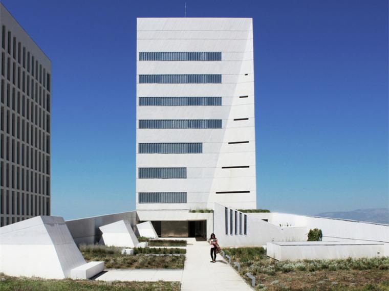 智能建筑前景资料下载-西班牙健康科学设施
