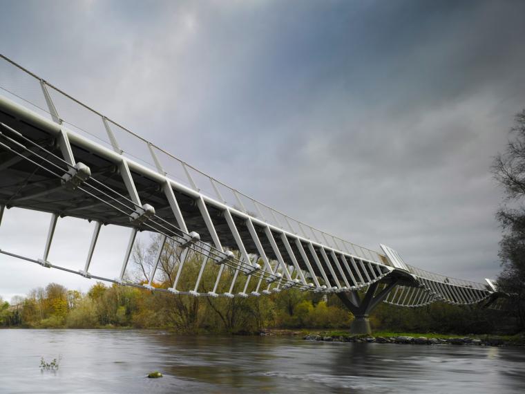 伦敦大桥结构资料下载-爱尔兰Limerick大学人行桥
