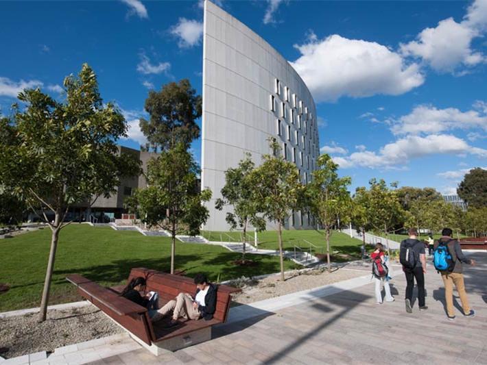大学校园建筑改造案例资料下载-澳大利亚迪肯大学校园改造