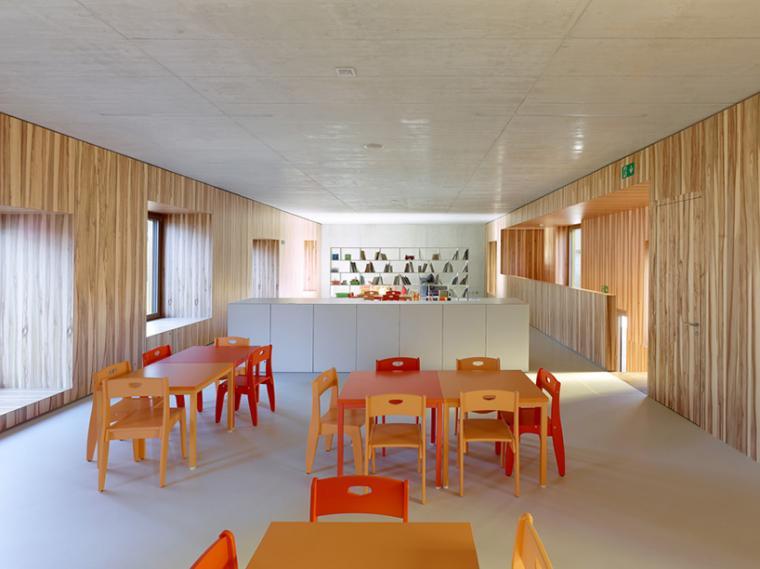 瑞士金色立面幼儿园内部实景图-瑞士金色立面幼儿园第6张图片