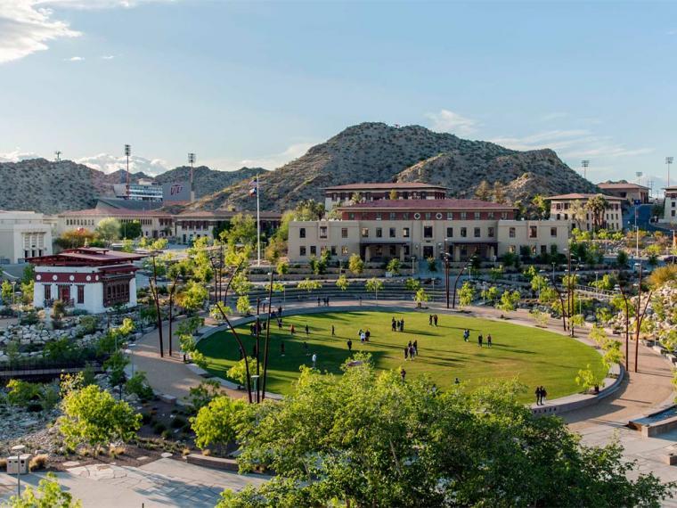 大学校园广场环境资料下载-美国德克萨斯大学El Paso校区世纪广场