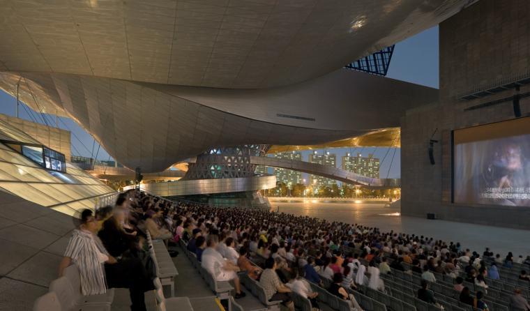 韩国釜山电影中心外部夜景实景图-韩国釜山电影中心第14张图片