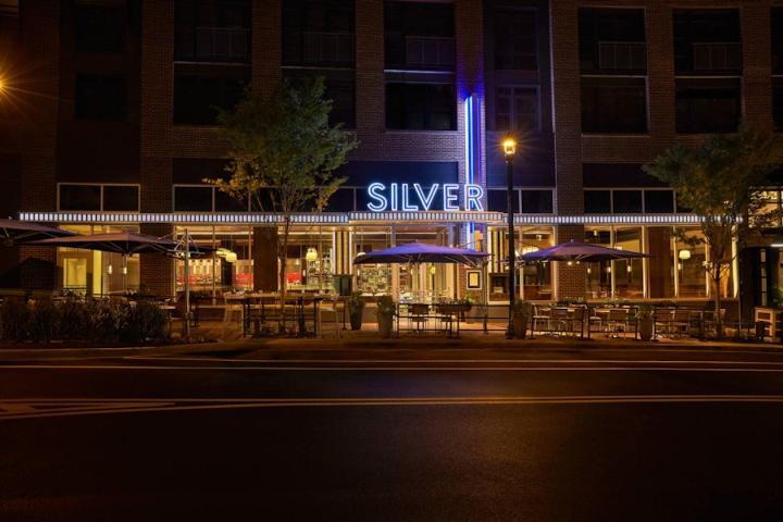 美国华盛顿Silver啤酒屋外部夜景-美国华盛顿Silver啤酒屋第8张图片