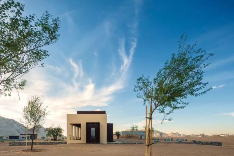 这家超酷的沙漠酒店，如何打造出狂野中的自然奢华！_38