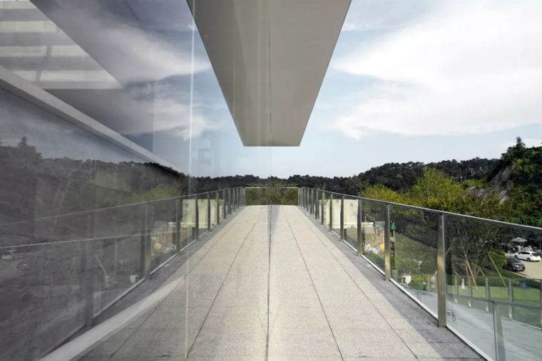 梧州美的城市展厅——通透的玻璃与大悬挑_15