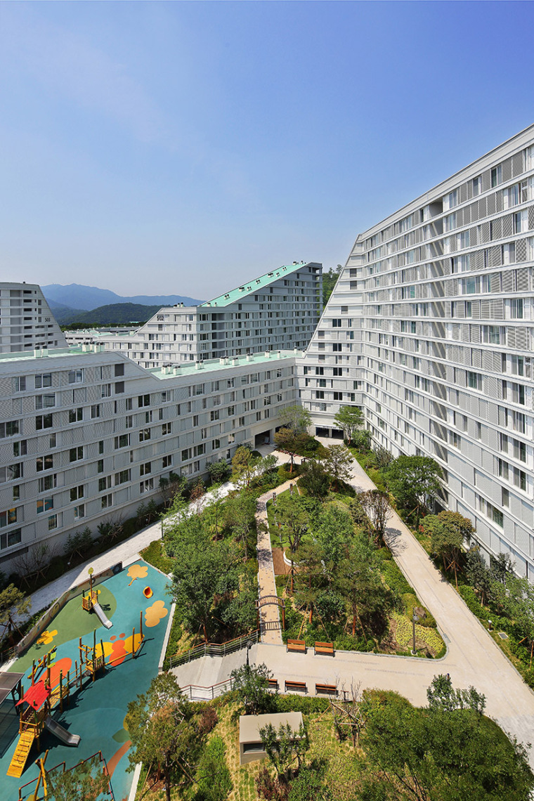 社区中心韩国资料下载-首尔富人区密集型公寓的院落设计