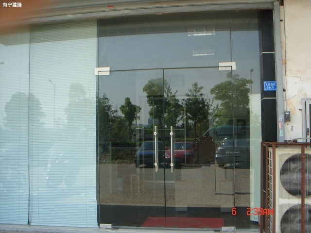 有框玻璃隔断安装资料下载-天津安装玻璃门制作玻璃隔断规格