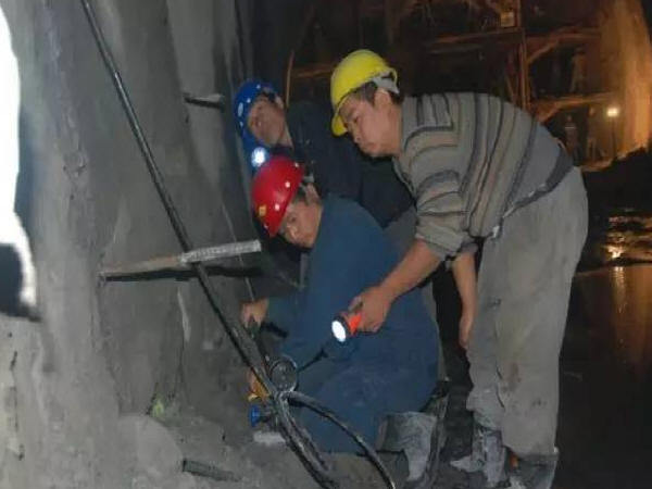 隧道支护锚杆资料下载-隧道支护工程中常见锚杆的施工要点