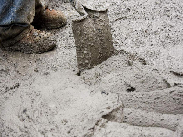 混凝土的施工及养护资料下载-混凝土冬季施工常见冻害及预防!