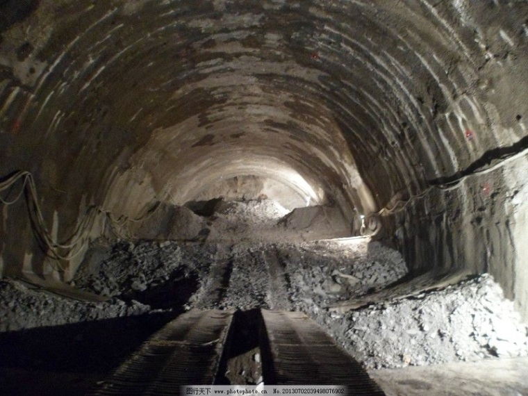 隧道地下大跨硬岩资料下载-山岭岩土隧道初期支护方案