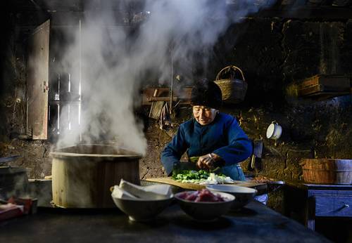 外国小伙牵手中国姑娘，花七百万买下古宅，建立自己的世外桃源_8