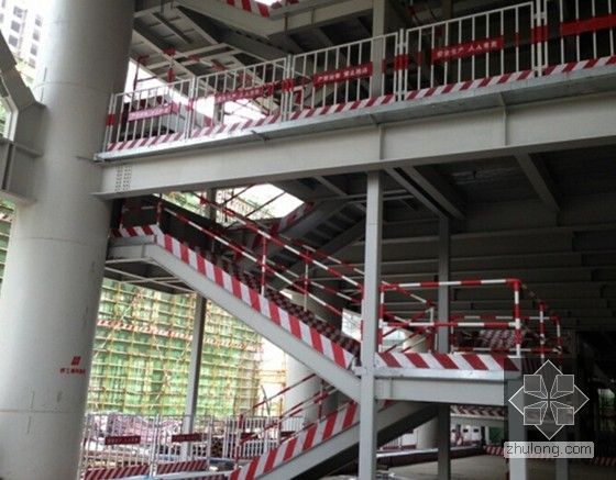 [陕西]超高层商业中心施工现场观摩会策划书（附图较多）-楼梯临边防护