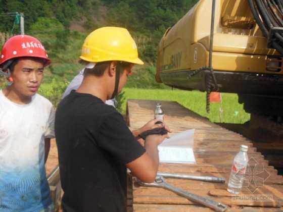 旋挖桩基雨季施工资料下载-[湖北]高速公路特大桥旋挖钻孔桩施工技术交底