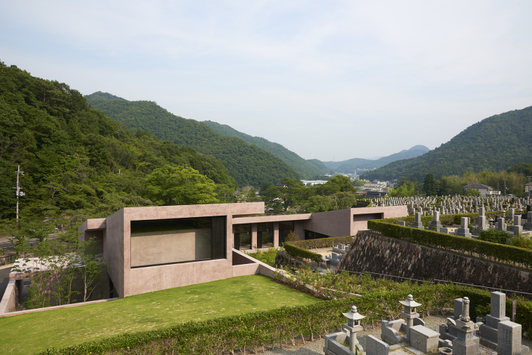 长白山游客接待中心资料下载-猪名川墓园礼拜堂和游客中心